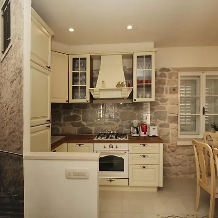 Luxury Villa Kalalarga In The Center Of The Town Makarska