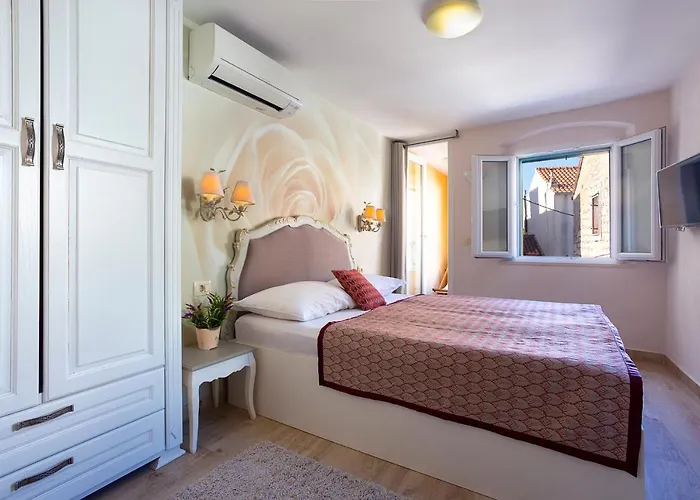 Kalalarga In The Center Of The Town With Free Parking Makarska