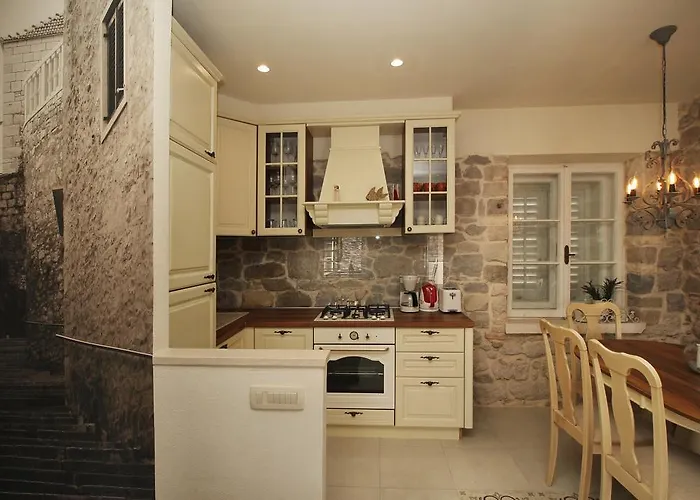 Kalalarga In The Center Of The Town With Free Parking Makarska