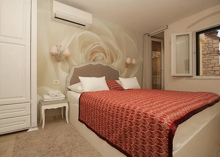 Kalalarga In The Center Of The Town With Free Parking Makarská