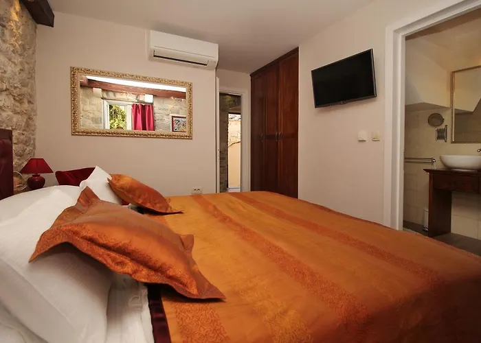 Dom wakacyjny Kalalarga In The Center Of The Town With Free Parking Makarska