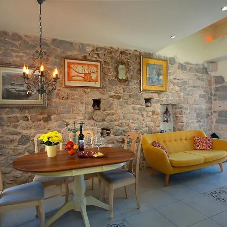 Villa Kalalarga In The Center Of The Town With Free Parking Vikendica *