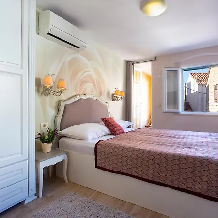 Villa Kalalarga In The Center Of The Town With Free Parking Makarska