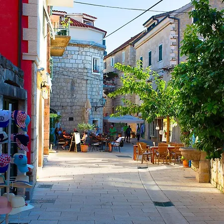 Villa Kalalarga In The Center Of The Town With Free Parking Vikendica Makarska