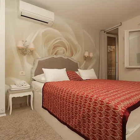 Villa Kalalarga In The Center Of The Town With Free Parking Makarska